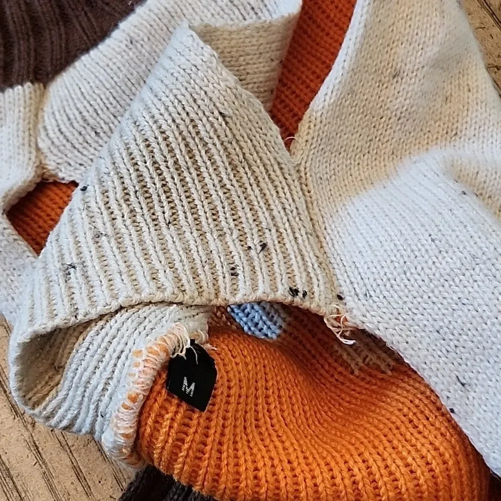 Dog sweater paw size M